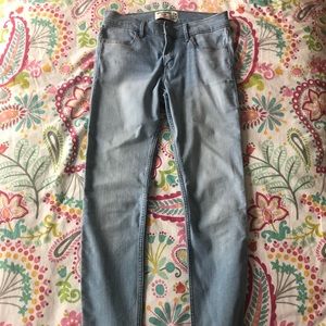 Abercrombie Kids light wash jeans size 13/14